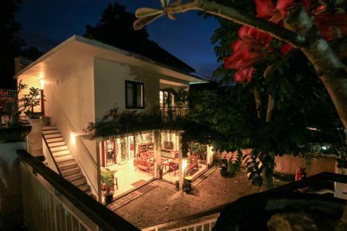 Hotel Dewi Villa