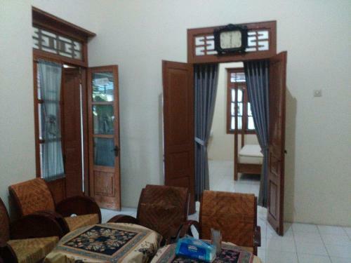 Hostal Reddoorz @ Letjend S. Parman Pacitan