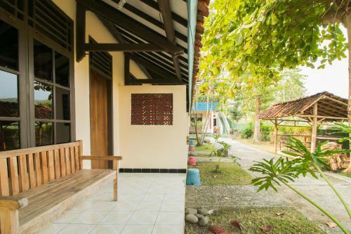 Posada Oyo 937 Mahessa Indah Residence