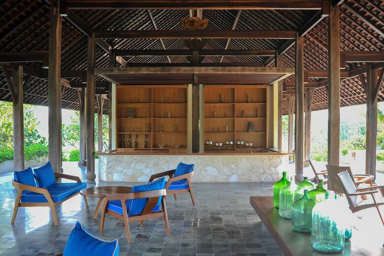 Hotel Komaneka At Keramas Beach