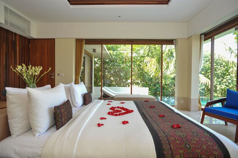 Hotel Komaneka At Keramas Beach