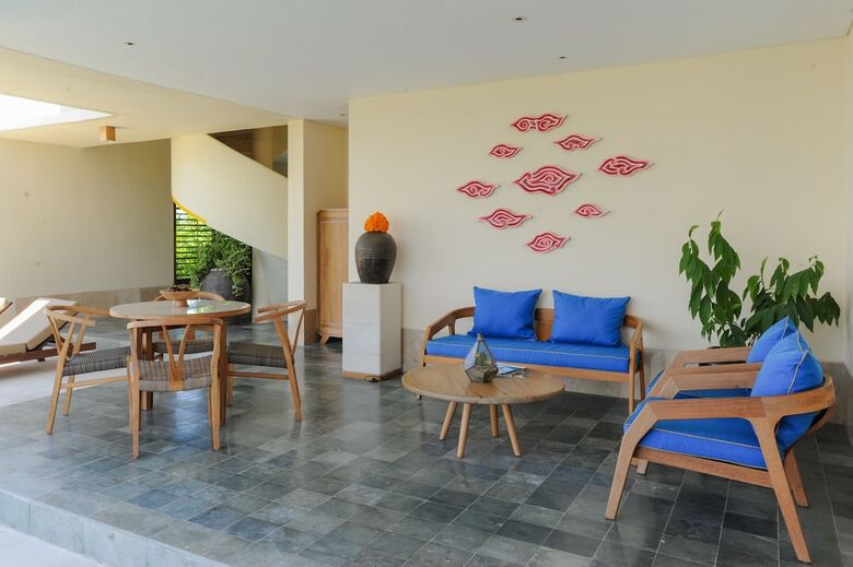 Hotel Komaneka At Keramas Beach