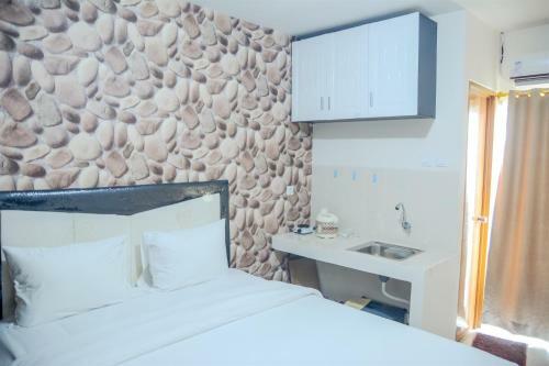 Cozy Studio Apartment @ Cinere Resort By Travelio