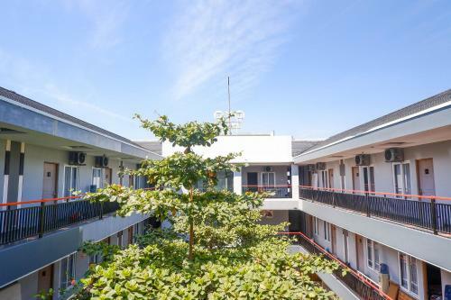 Oyo Flagship 1071 Sonic Airport Hotel Semarang