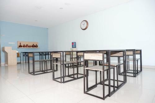 Oyo Flagship 1071 Sonic Airport Hotel Semarang