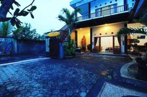 Hostal Medewi Surf Lodge