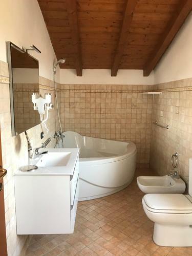 Color House Malpensa B&B
