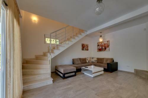Whitehouse Villa