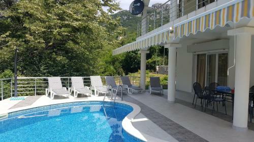 Whitehouse Villa