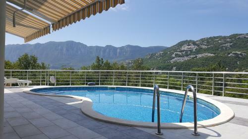 Whitehouse Villa