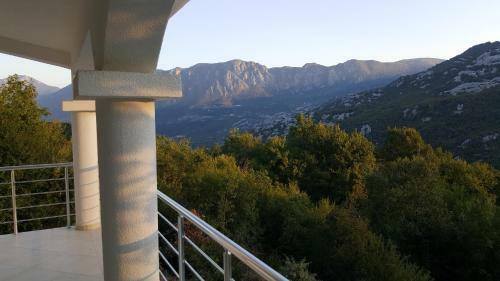 Whitehouse Villa