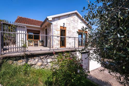 Haustor Skadar Lake