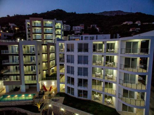 Nautilus Apartments
