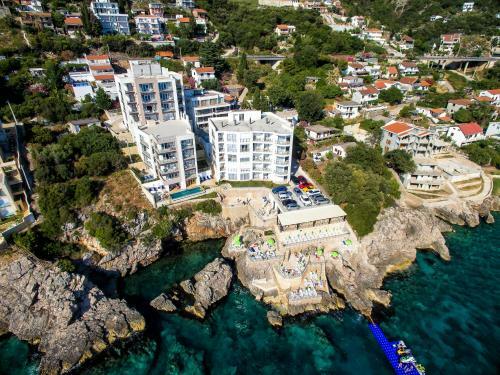 Nautilus Apartments
