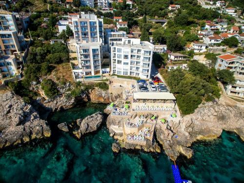Nautilus Apartments