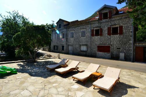 A Hundred Olive Trees Apartments