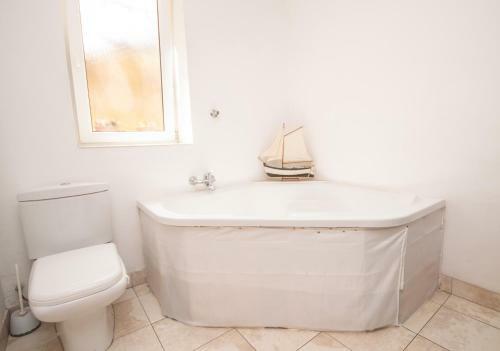 Modern Waterfront Apartment, Old Town Kotor