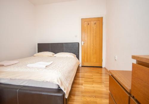 Modern Waterfront Apartment, Old Town Kotor