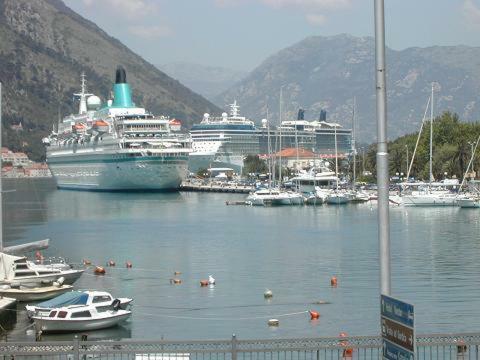 Modern Waterfront Apartment, Old Town Kotor