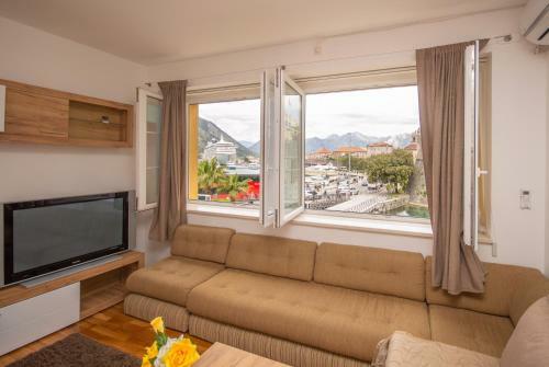 Modern Waterfront Apartment, Old Town Kotor