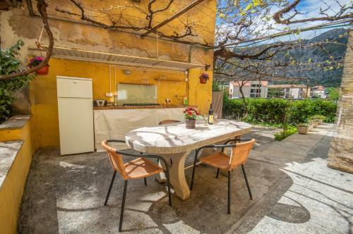 Modern Waterfront Apartment, Old Town Kotor
