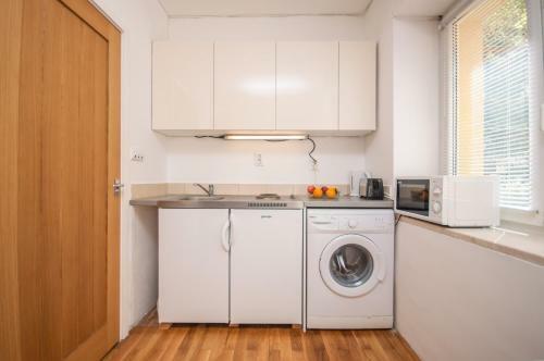Modern Waterfront Apartment, Old Town Kotor
