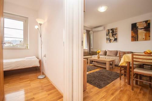 Modern Waterfront Apartment, Old Town Kotor
