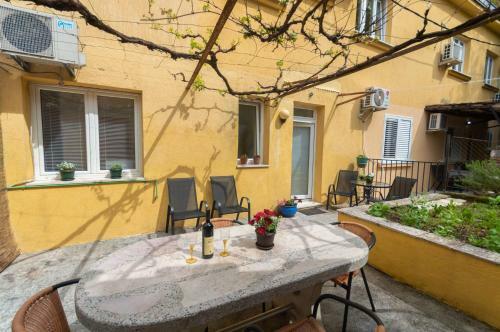 Modern Waterfront Apartment, Old Town Kotor