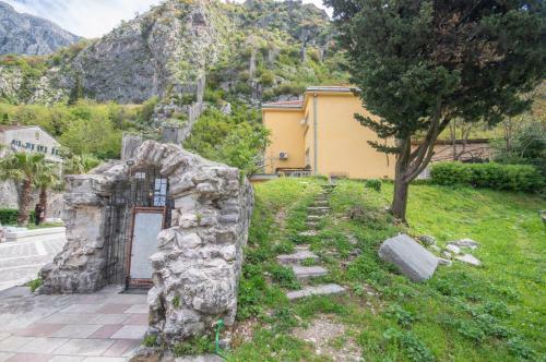 Modern Waterfront Apartment, Old Town Kotor