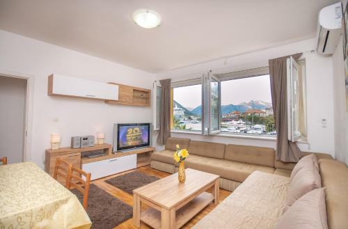 Modern Waterfront Apartment, Old Town Kotor