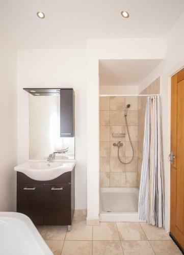 Modern Waterfront Apartment, Old Town Kotor
