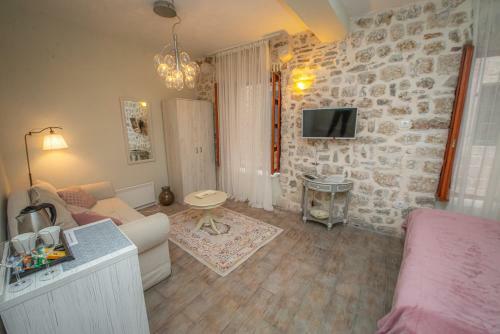 Hostal Antika Guesthouse