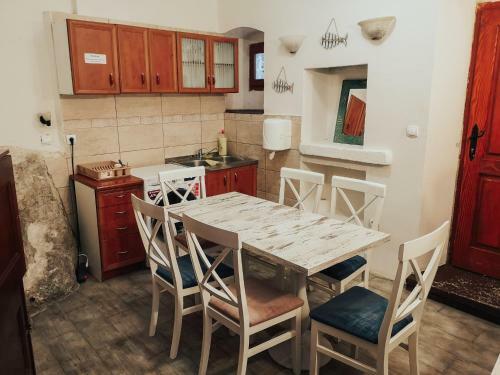 Hostal Antika Guesthouse