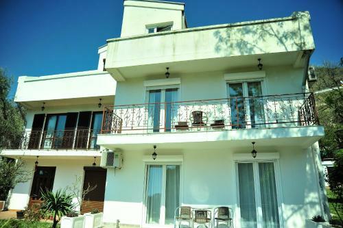 Grejm Family Apartments