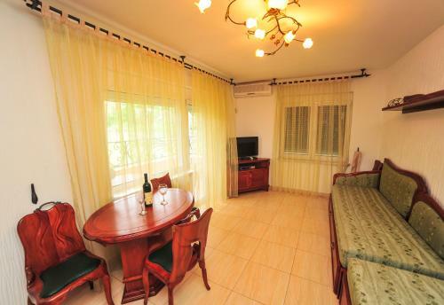Villa Dolphin Apartments