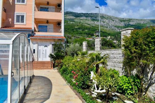 Villa Dolphin Apartments