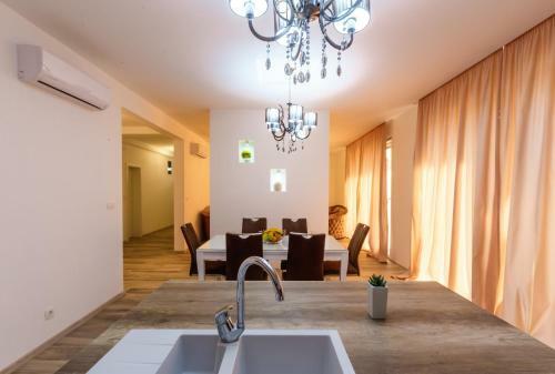 Opium Mar Apartments