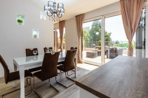 Opium Mar Apartments