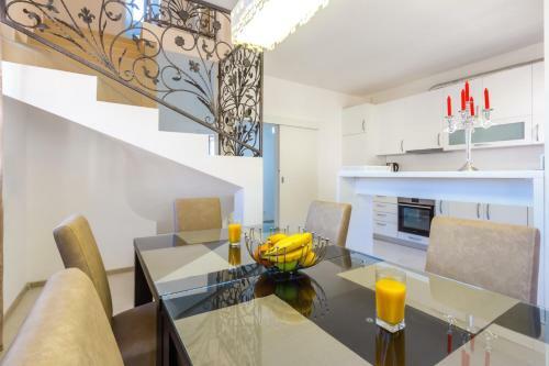 Opium Mar Apartments