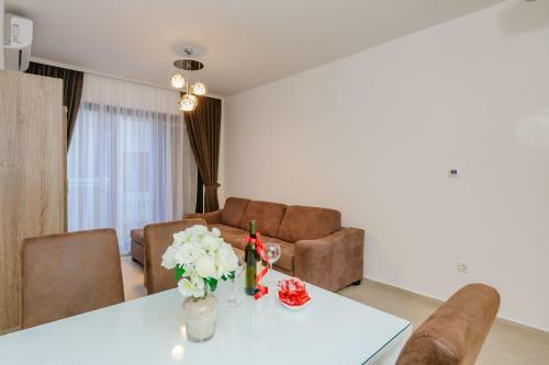 Opium Mar Apartments
