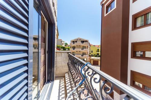 Opium Mar Apartments