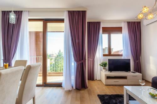 Opium Mar Apartments