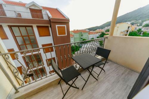 Opium Mar Apartments