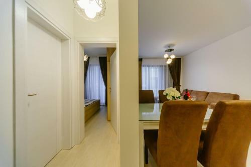 Opium Mar Apartments