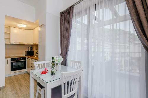 Opium Mar Apartments