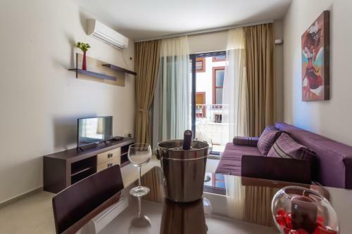 Opium Mar Apartments