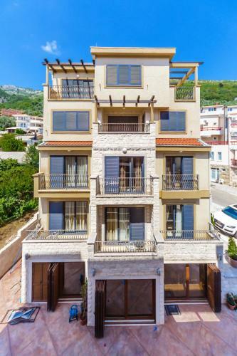 Opium Mar Apartments