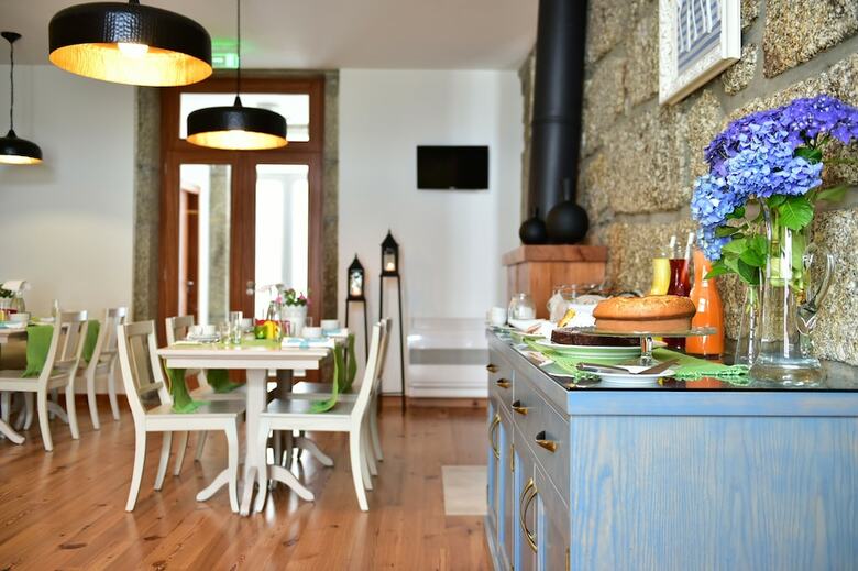 Hostal Solar Egas Moniz-charming House & Local Experiences