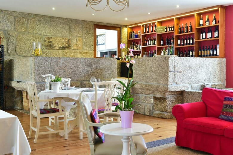 Hostal Solar Egas Moniz-charming House & Local Experiences