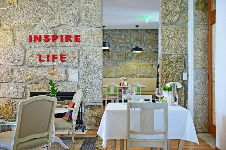 Hostal Solar Egas Moniz-charming House & Local Experiences